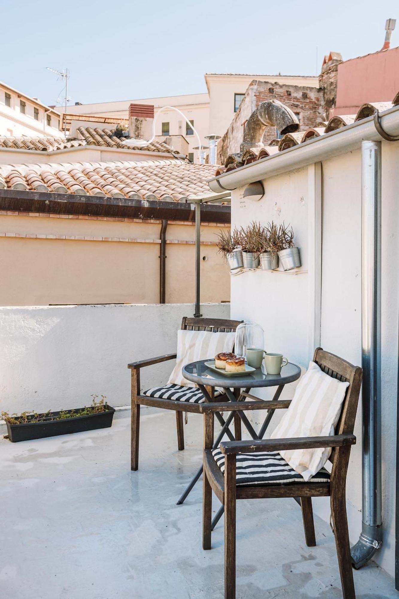 Romantic Duplex With Terrace And Great Views Girona Bagian luar foto