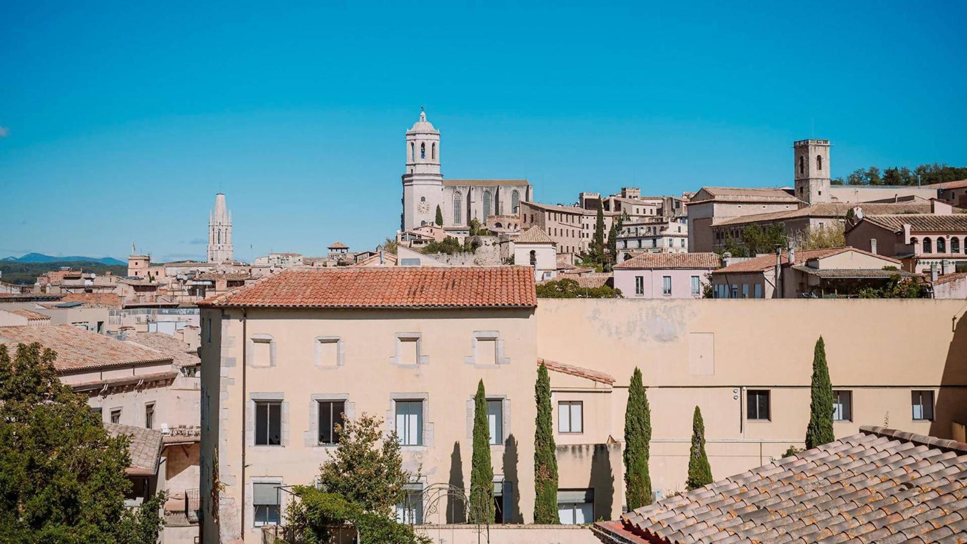 Romantic Duplex With Terrace And Great Views Girona Ruang foto
