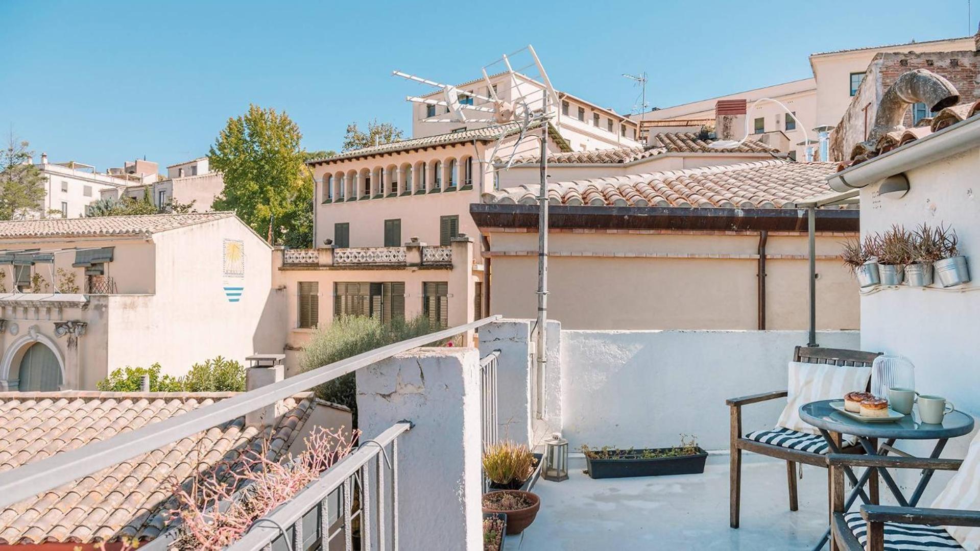 Romantic Duplex With Terrace And Great Views Girona Ruang foto